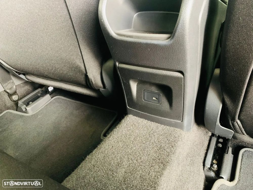 Mercedes-Benz CLA 180 7G-DCT Progressive - 41