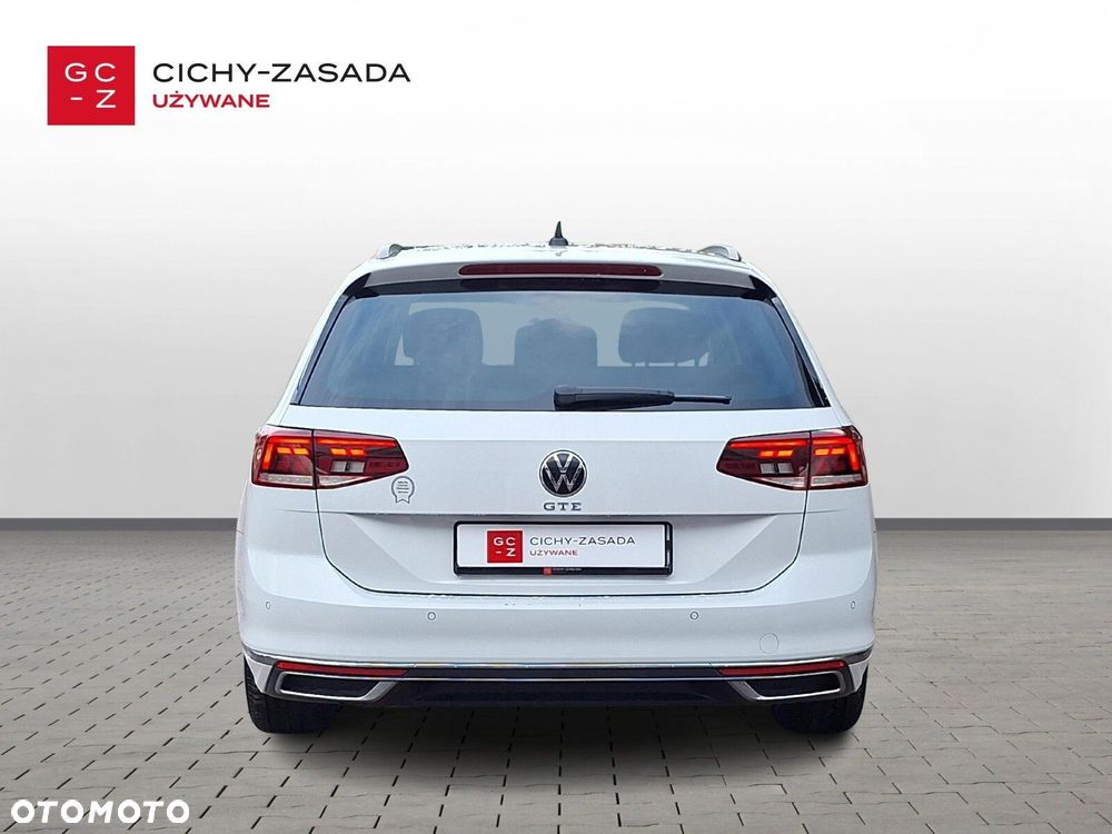 Volkswagen Passat - 4