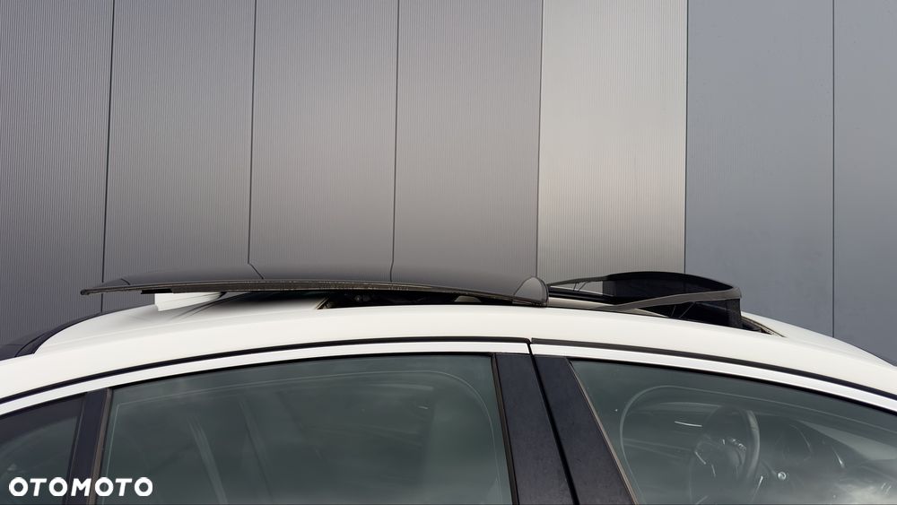 Jaguar XE - 8