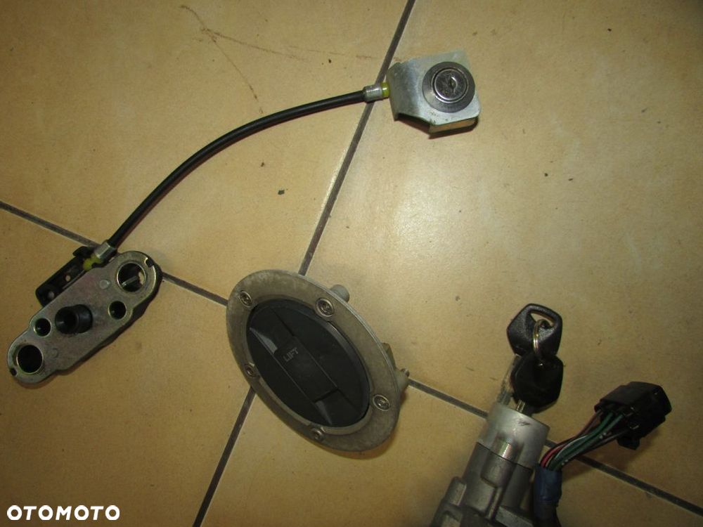 Suzuki GSF 650 Bandit 07-08 stacyjka wlew komplet zamków - 2