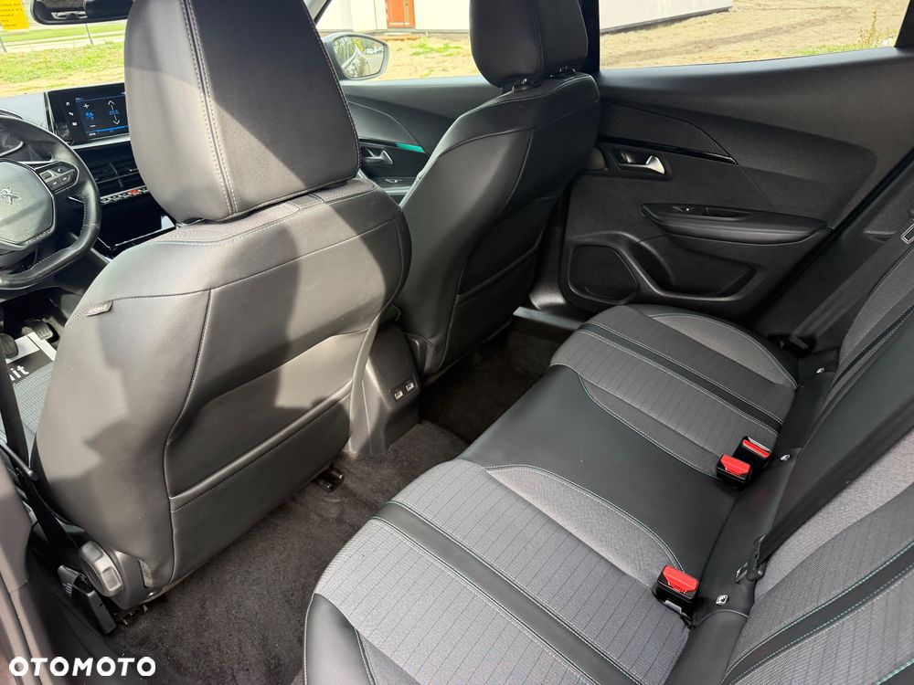 Peugeot 2008 1.2 PureTech Allure S&S - 21