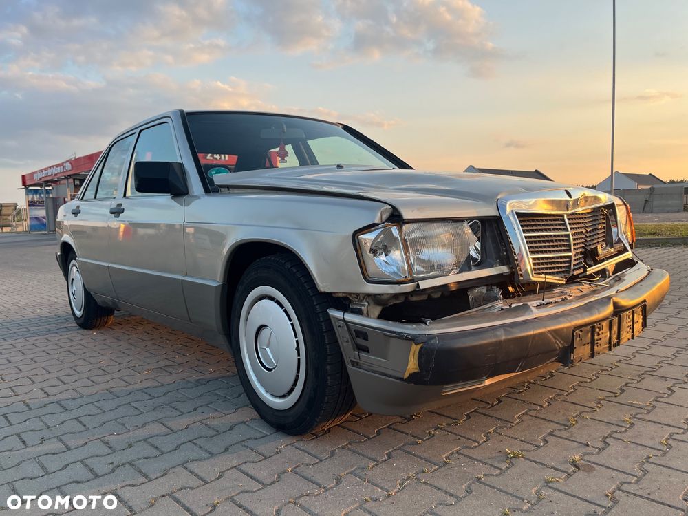 Mercedes-Benz W201 (190) - 7