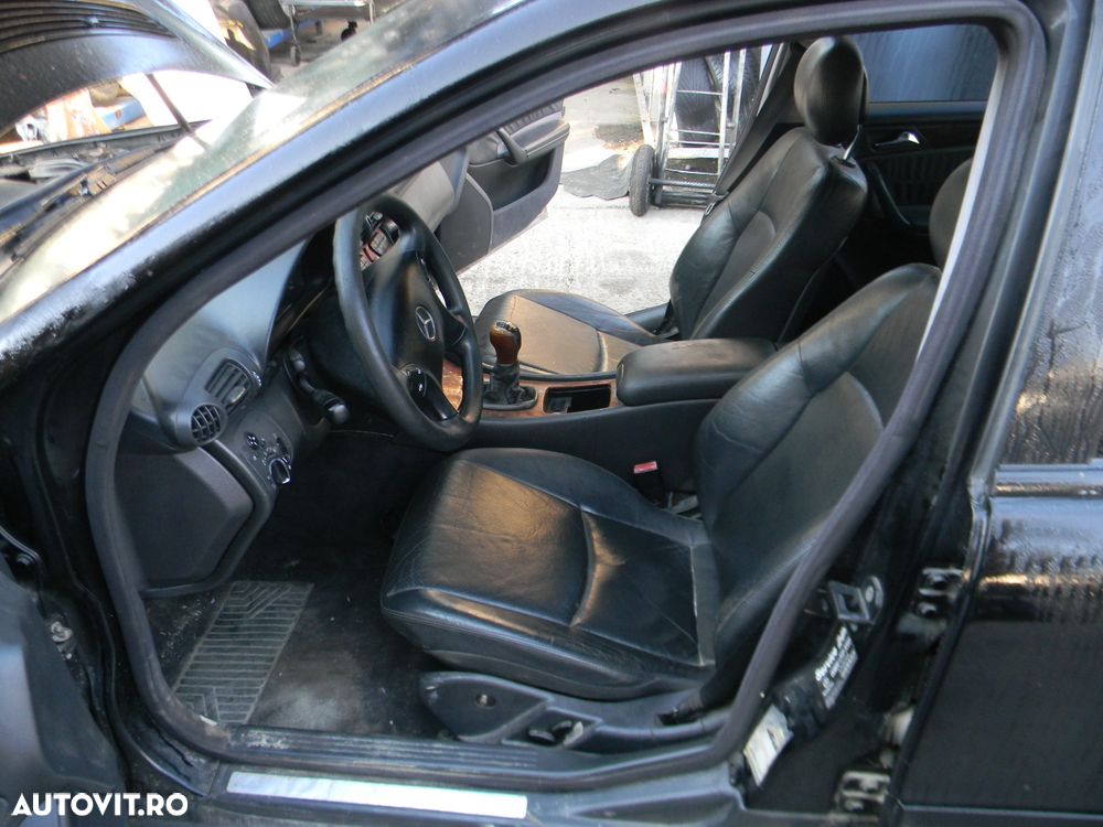 Dezmembrari  Mercedes-Benz C-CLASS (W203)  2000  > 2007 C 200 CDI (20 - 8