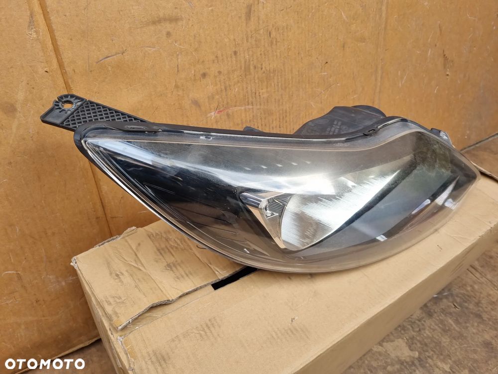FORD FOCUS MK3 LAMPA PRAWA PRZÓD - 4