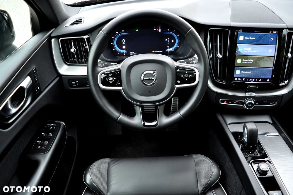 Volvo XC 60 B4 D AWD Ultimate Dark - 19