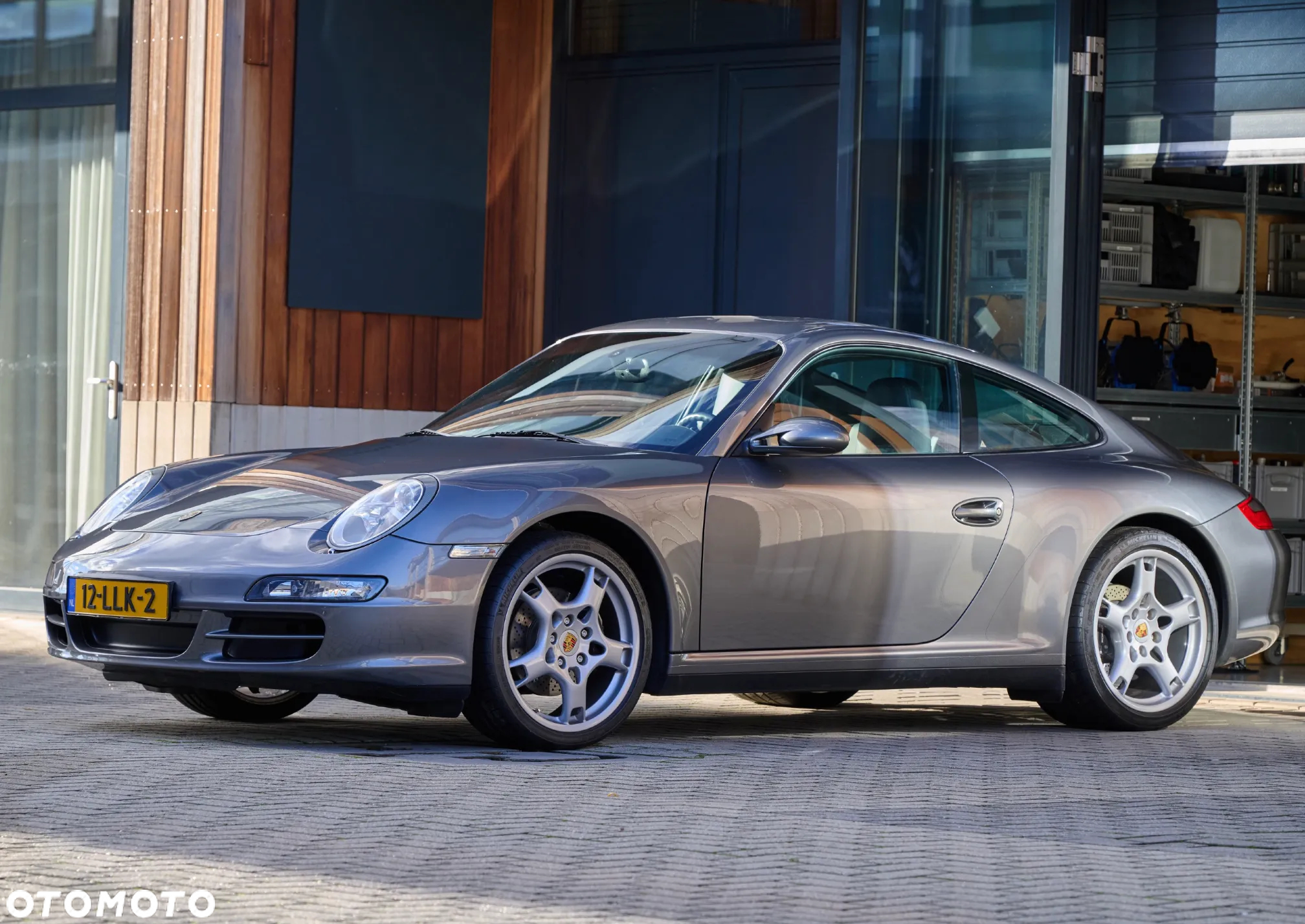 Porsche 911 Carrera 4 - 6