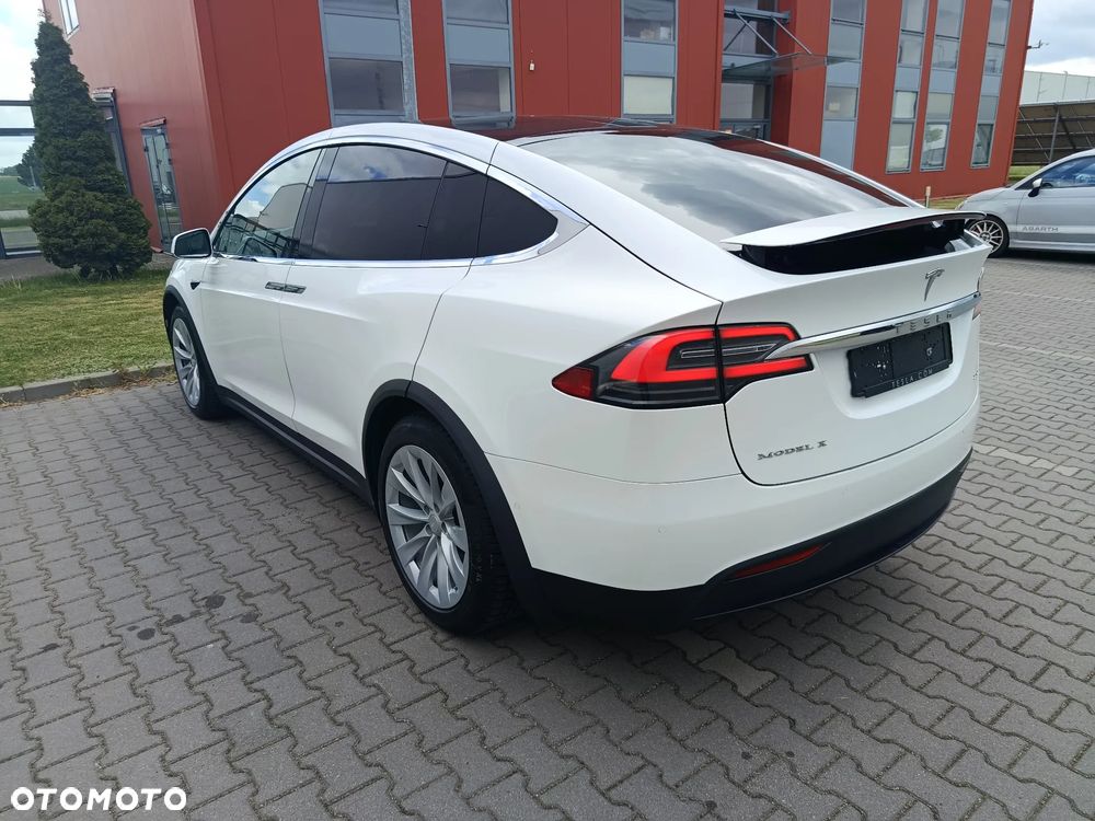 Tesla Model X 75 D - 10