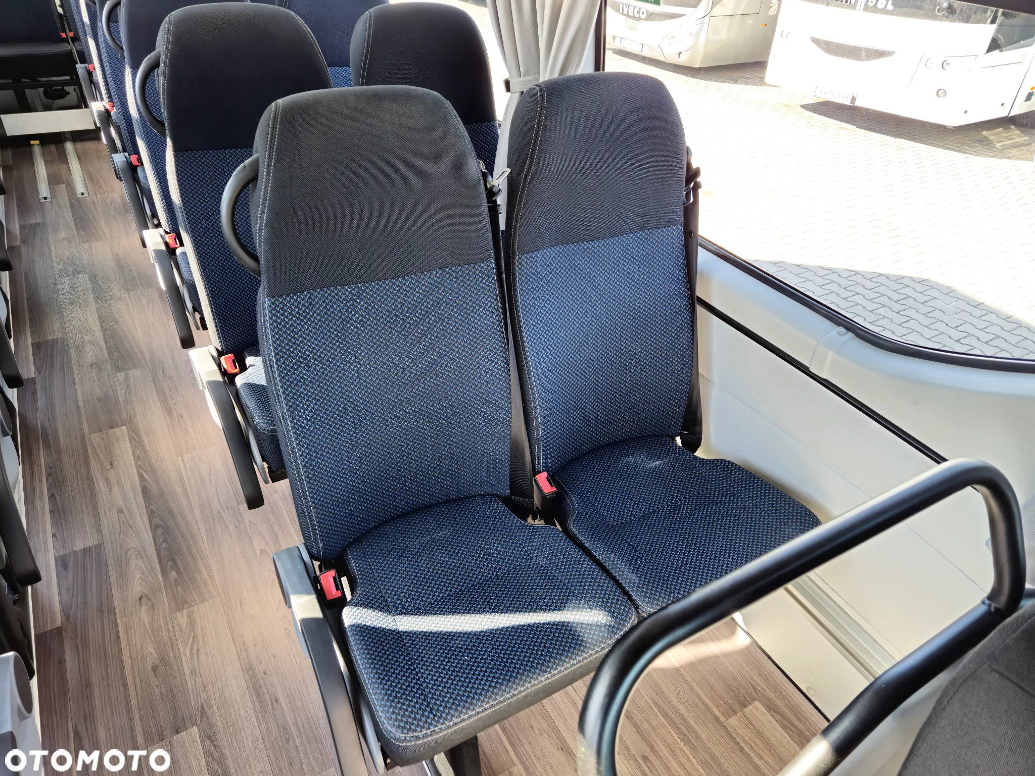 Iveco DAILY 65C18 / SPROWADZONE / 23 MIEJSCA/ KLIMATYZACJA/ WINDA DLA OSÓB NIEPEŁNOSPRAWNYCH - 21