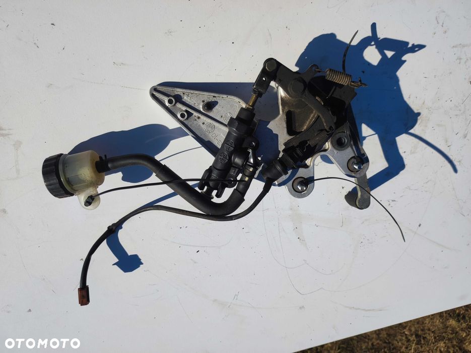 Yamaha FZ6 (2004–2009) Prawy set podnóżka z pompą hamulca tylnego - 8