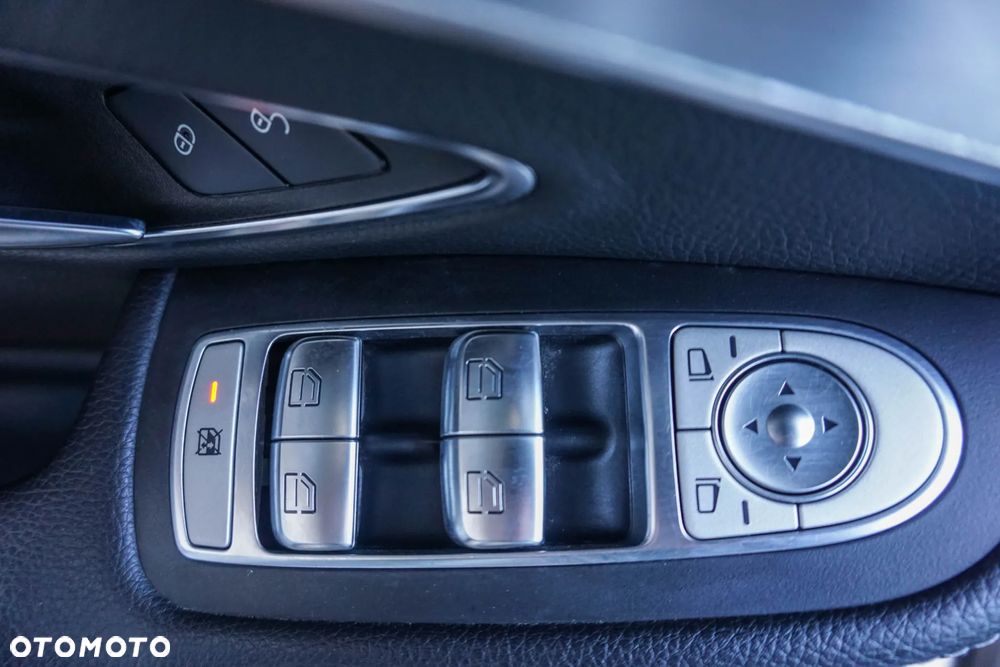 Mercedes-Benz Klasa C 180 (BlueTEC) d 7G-TRONIC AMG Line - 28