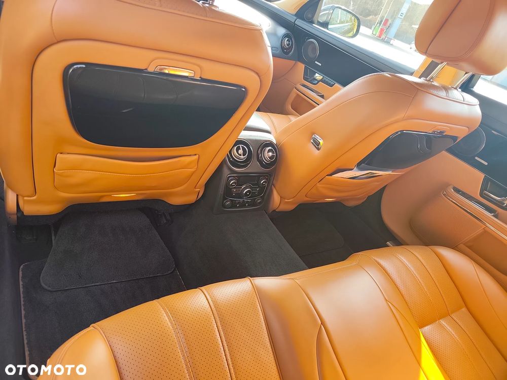 Jaguar XJ 3.0 D V6 LWB Portfolio - 30