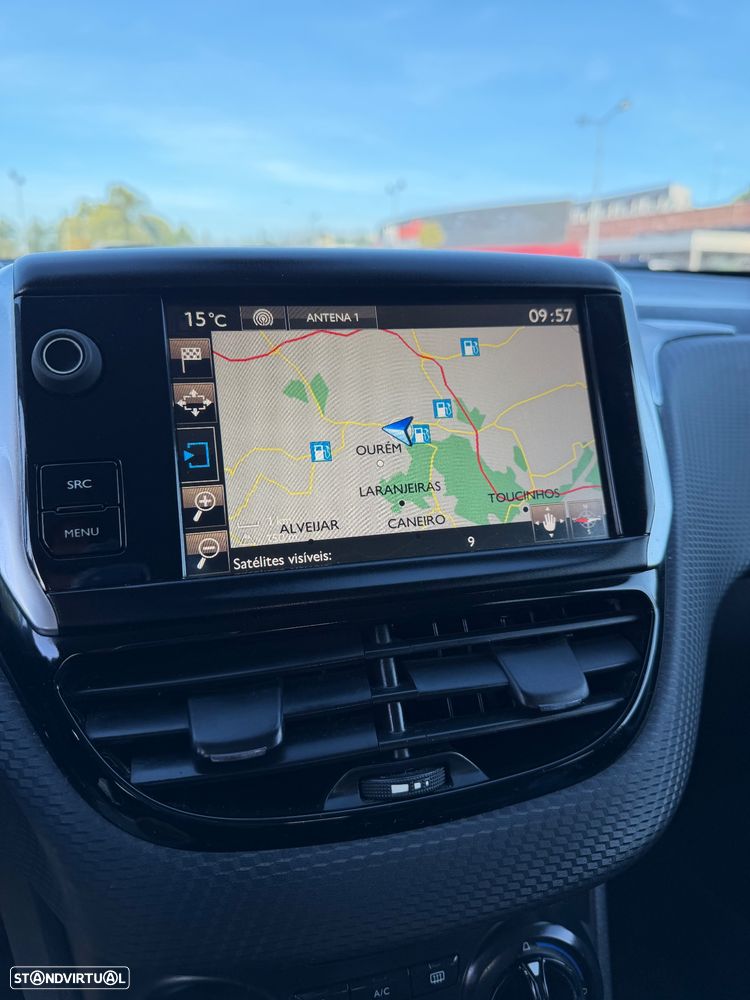 Peugeot 2008 PureTech 130 GPF Black Edition - 14