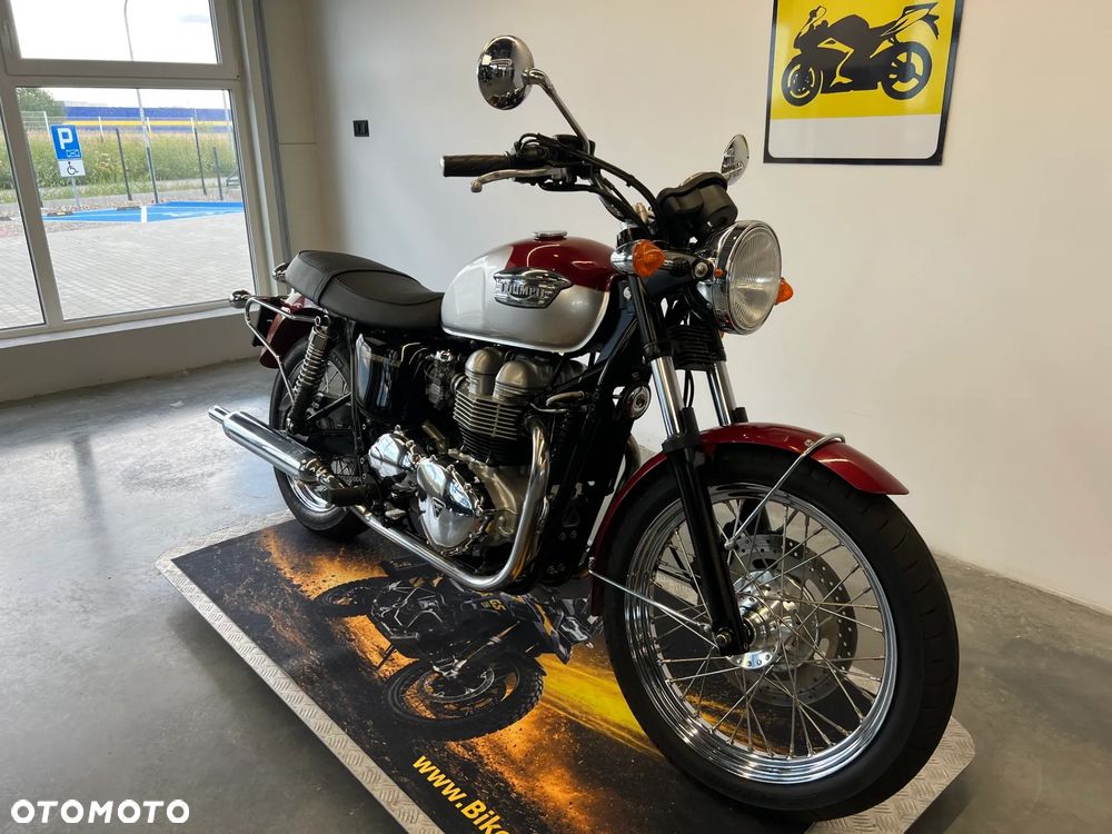 Triumph Bonneville - 25