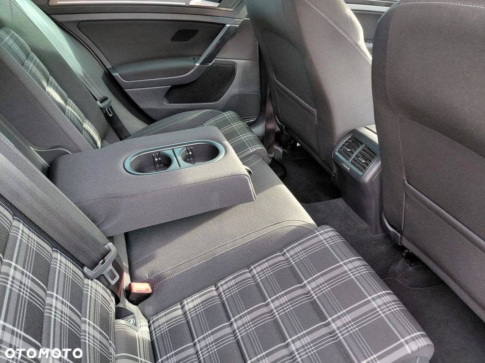 Volkswagen Golf - 14