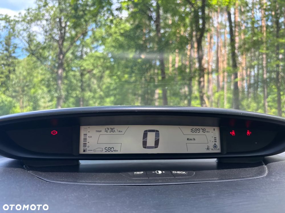 Citroën C4 1.4 16V X - 13