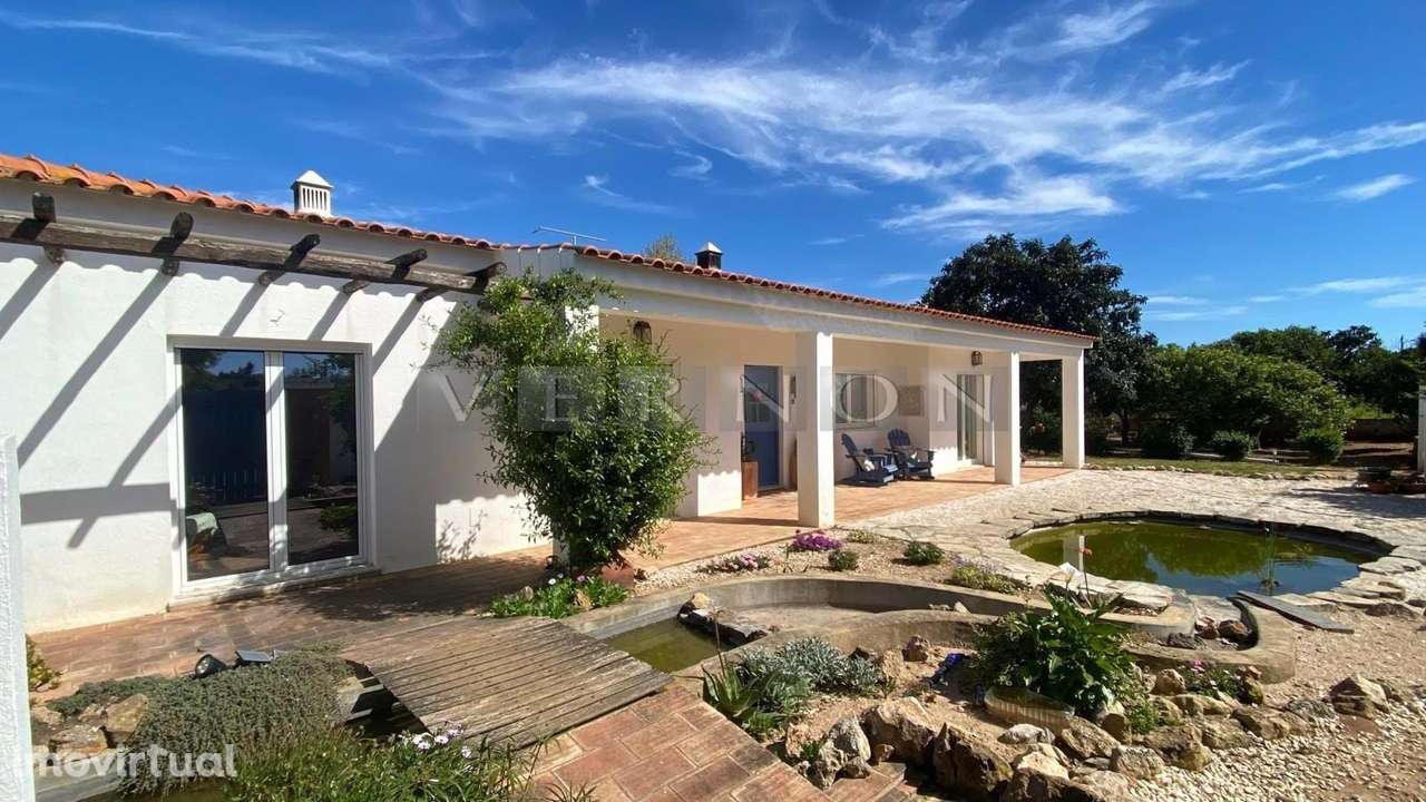 Charmosa e espaçosa moradia com 3 quartos e piscina para venda entre L - Grande imagem: 4/50