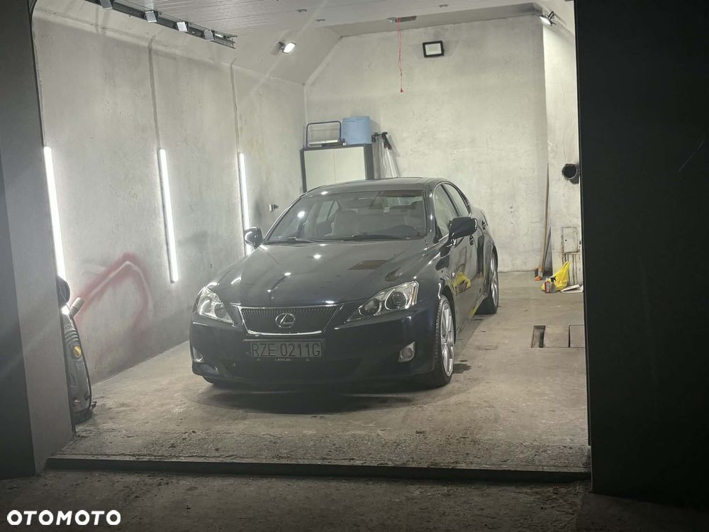 Lexus IS - 21