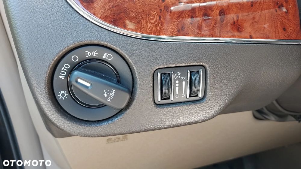 Chrysler Town & Country 3.6 Limited - 14