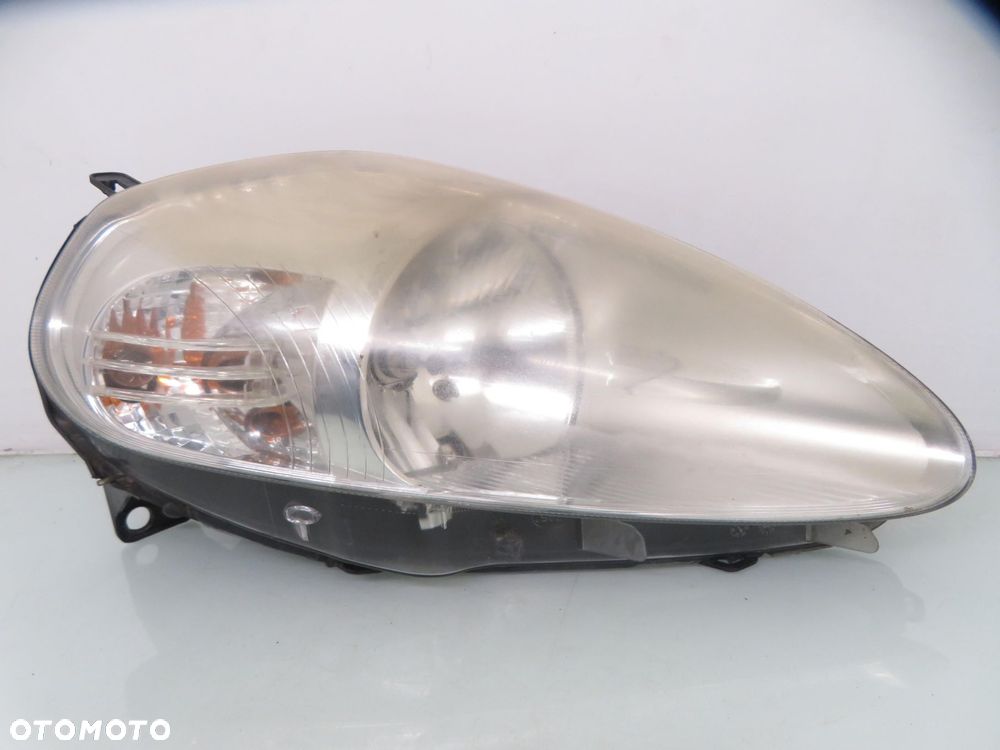 LAMPA PRAWA PRZEDNIA FIAT GRANDE PUNTO 89101388DX - 1