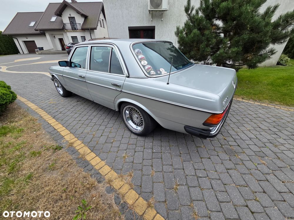 Mercedes-Benz W123 - 19