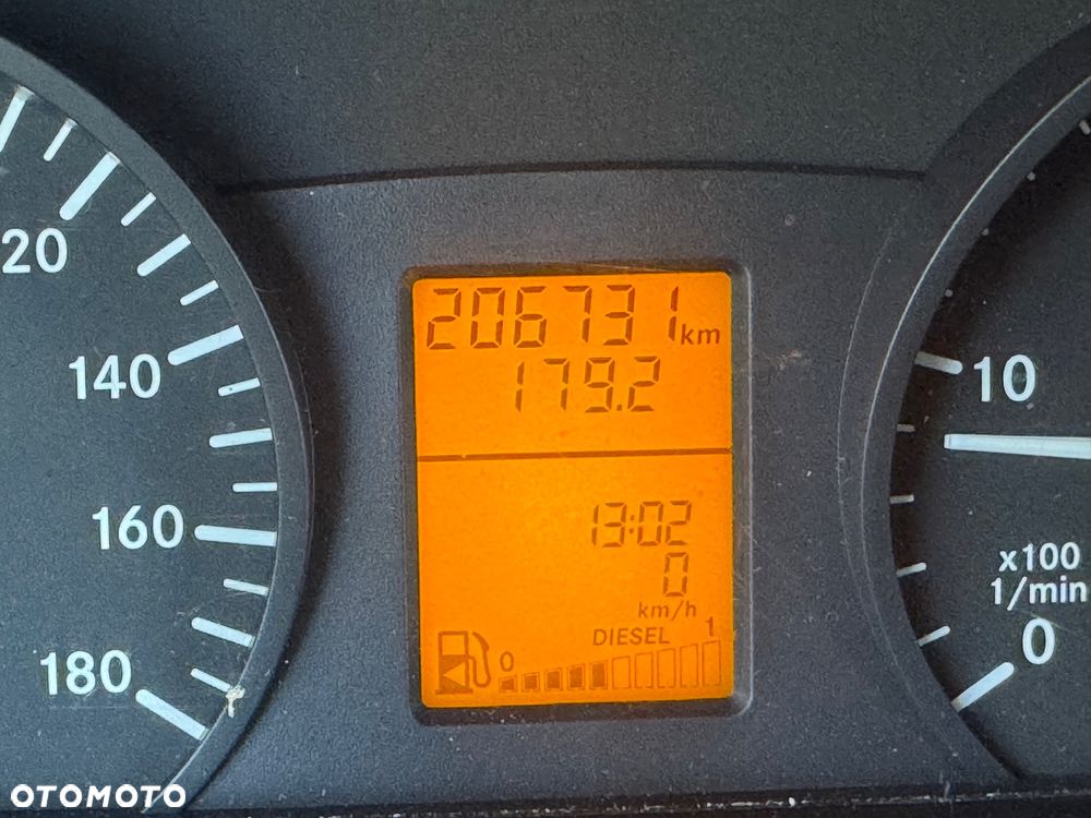 Mercedes-Benz Sprinter - 11