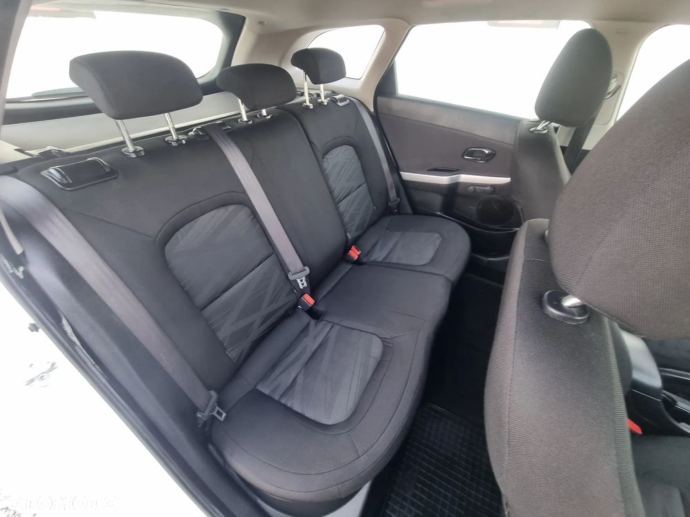 Kia Ceed 1.6 CRDi 128 SW Vision - 13
