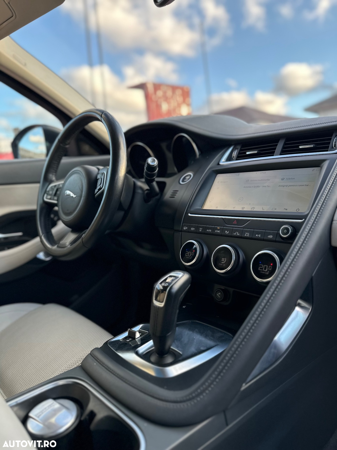 Jaguar E-Pace P250 AWD Base - 9
