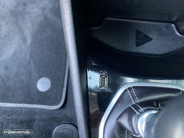 Ford Fiesta 1.0 EcoBoost S&S TITANIUM - 23