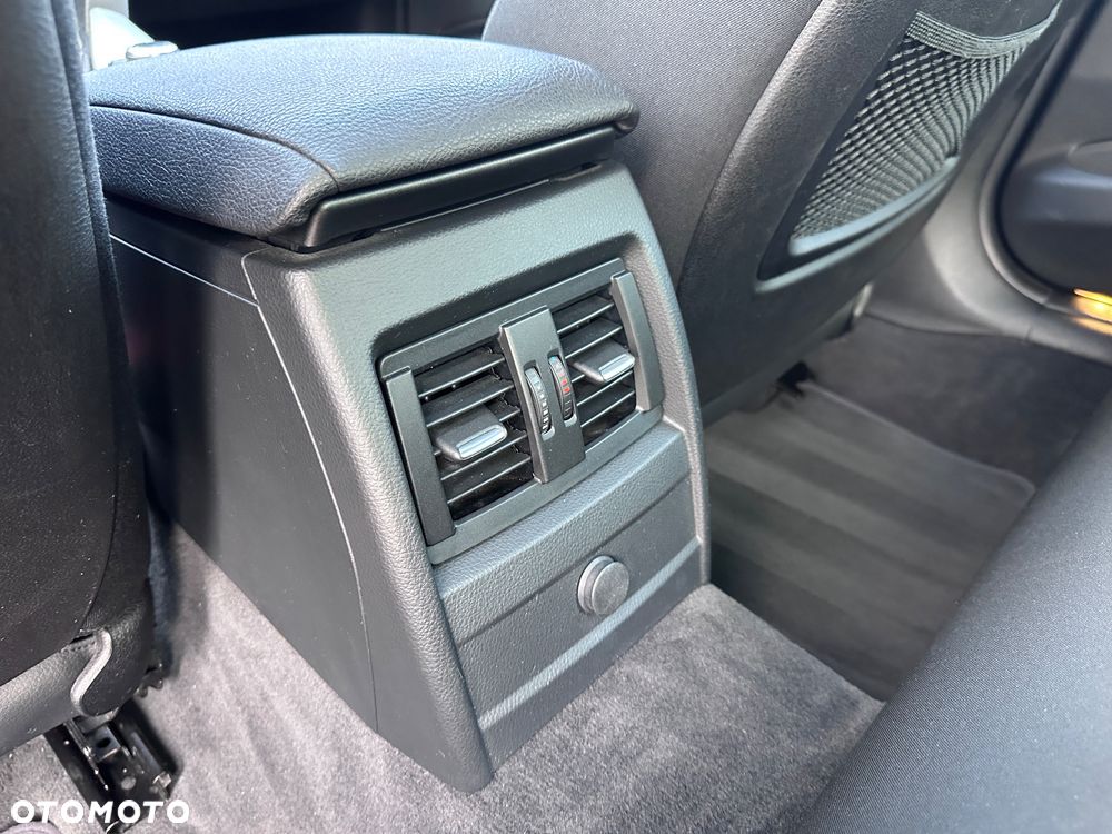 BMW Seria 3 328i Sport Line - 23