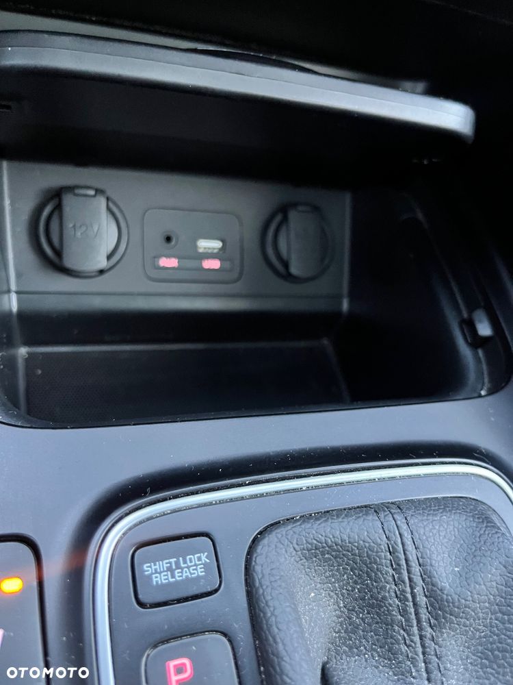 Kia Carens 1.7 CRDi Business Line 7os 7DCT - 14