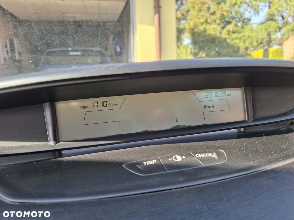 Citroën C4 1.6 HDi SX - 9