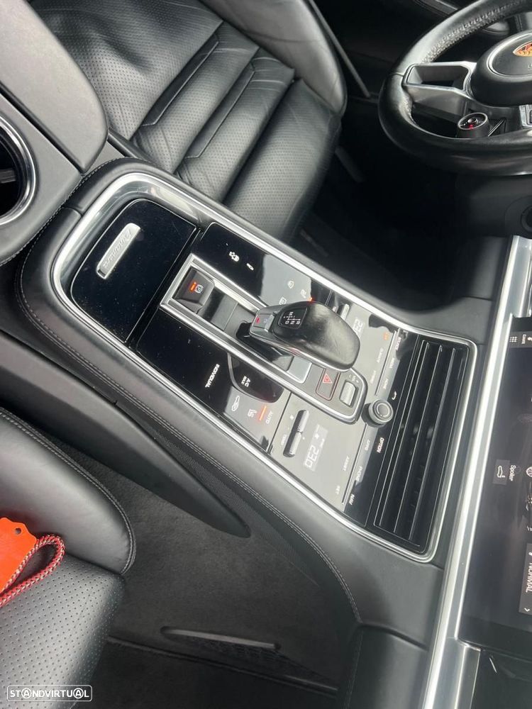 Porsche Panamera 4 E-Hybrid - 9