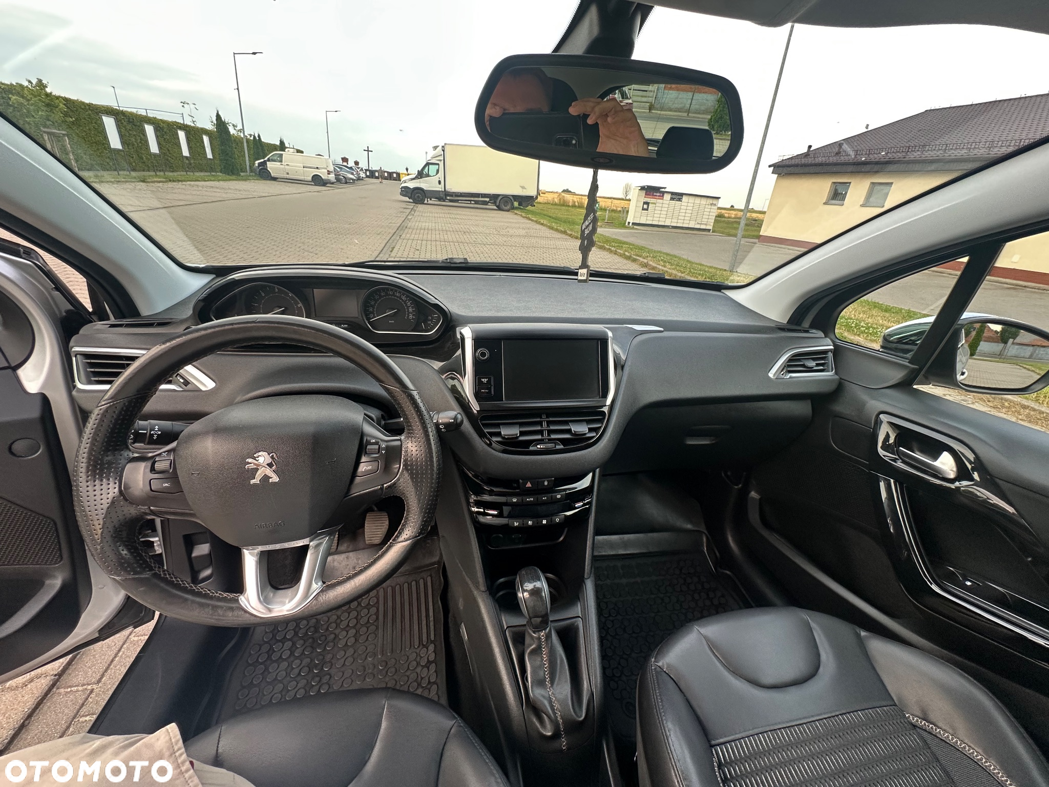 Peugeot 208 1.6 e-HDi Allure STT - 10
