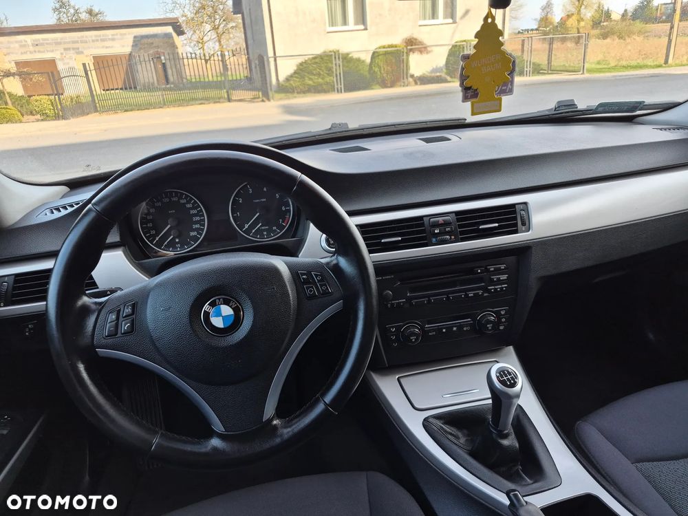 BMW Seria 3 320i - 15