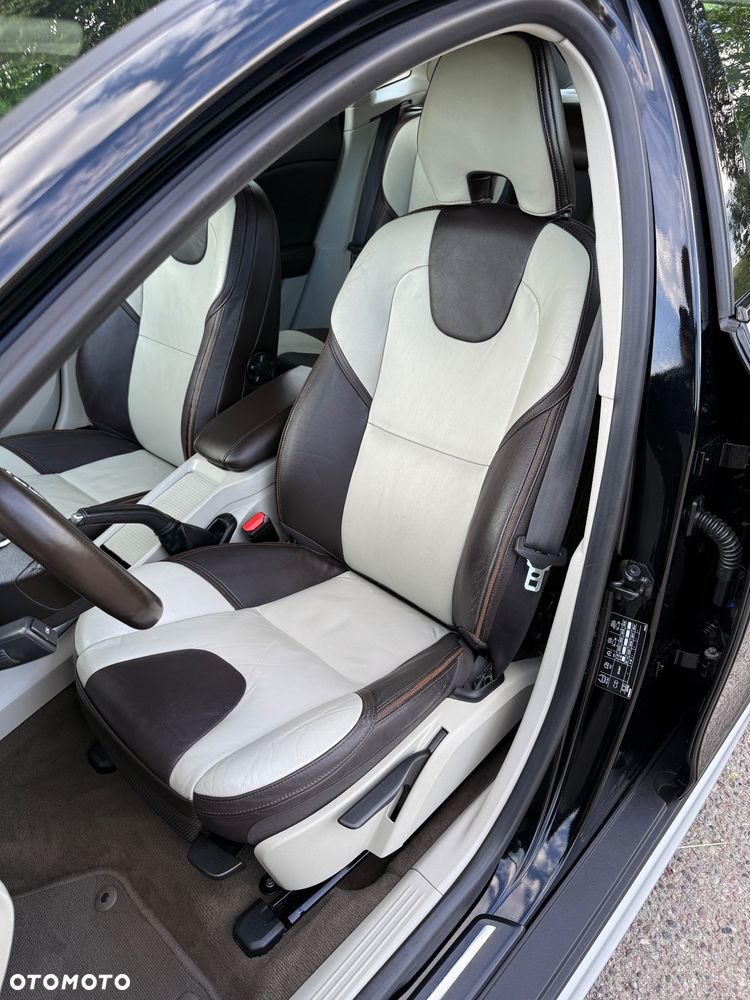 Volvo V40 Cross Country D3 Momentum - 24