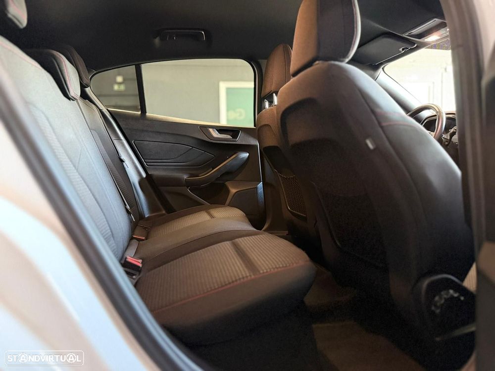 Ford Focus 1.0 EcoBoost ST-Line - 32