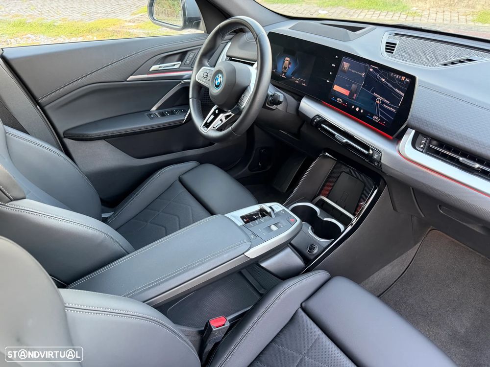 BMW iX2 eDrive20 Pack Desportivo M - 2