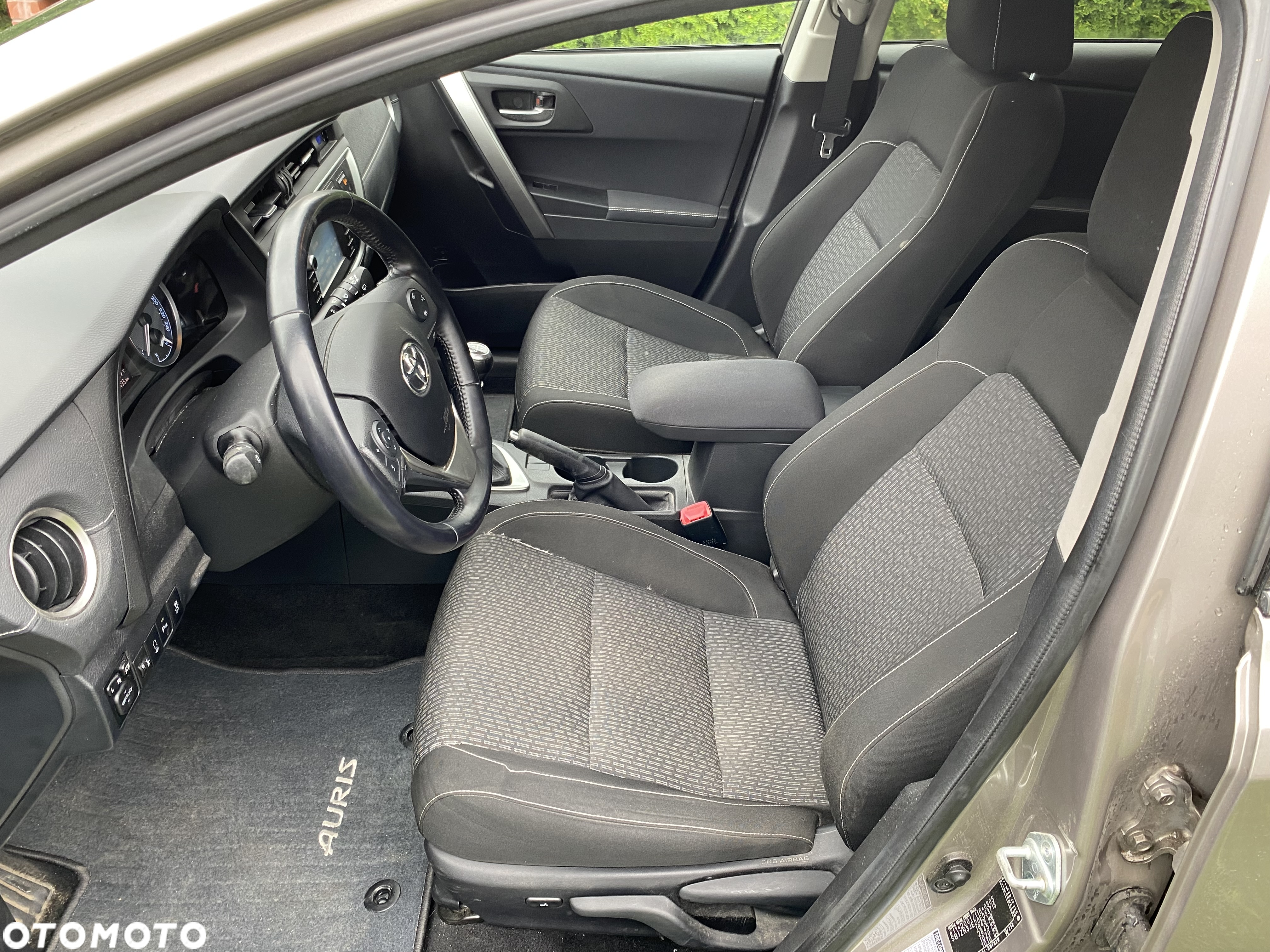 Toyota Auris 1.4 D-4D - 5