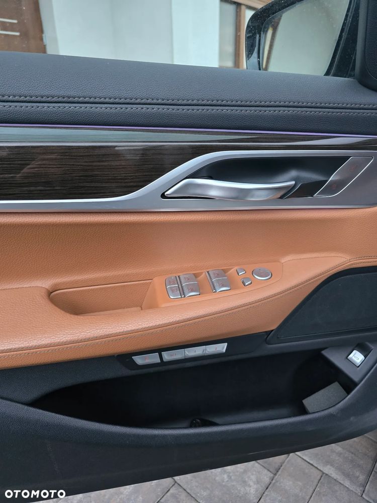 BMW Seria 7 730Ld xDrive - 24