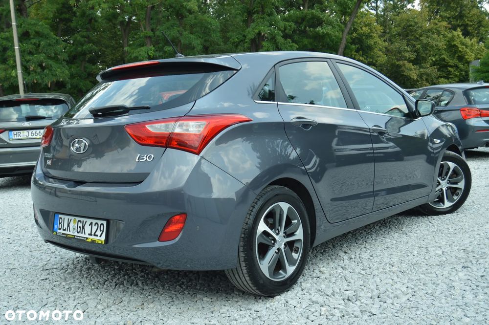 Hyundai i30 blue 1.6 GDI YES Gold - 2