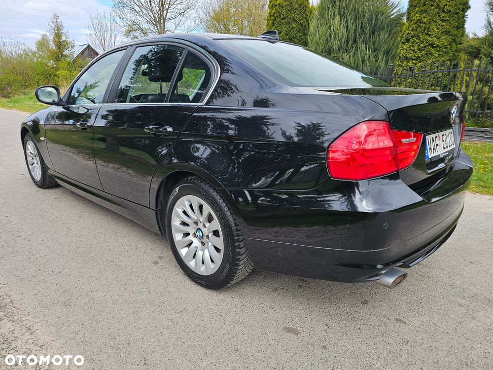 BMW Seria 3 320d DPF Edition Sport - 24