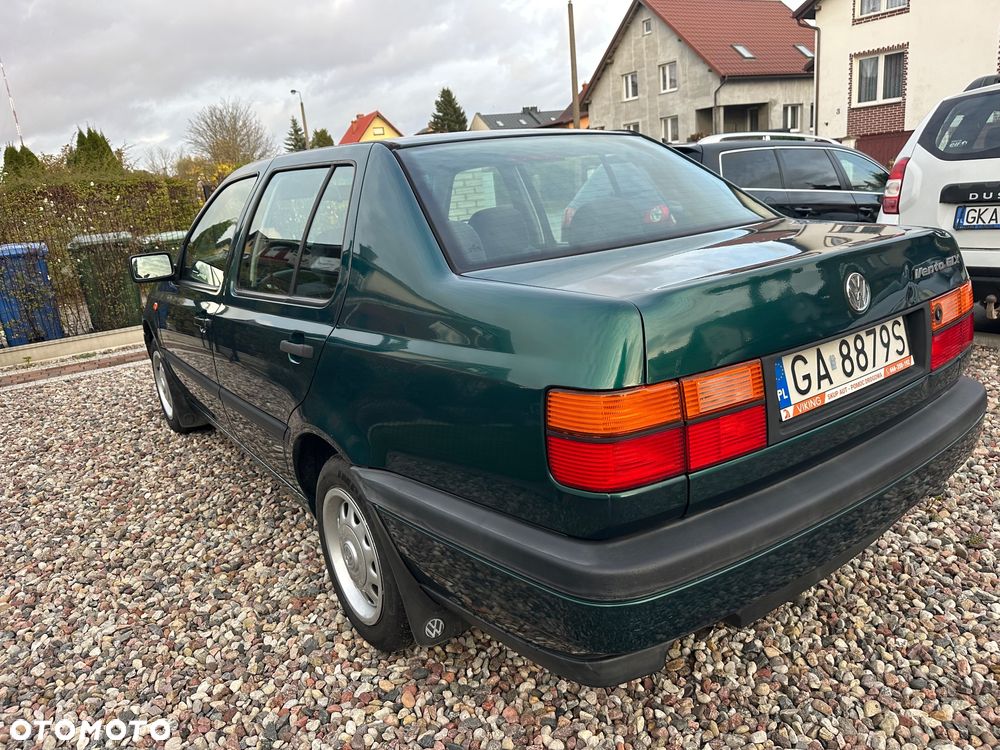 Volkswagen Vento 1.8 GL - 5
