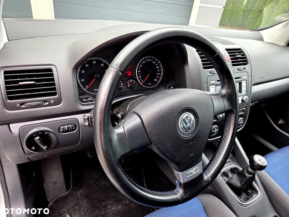 Volkswagen Golf - 24