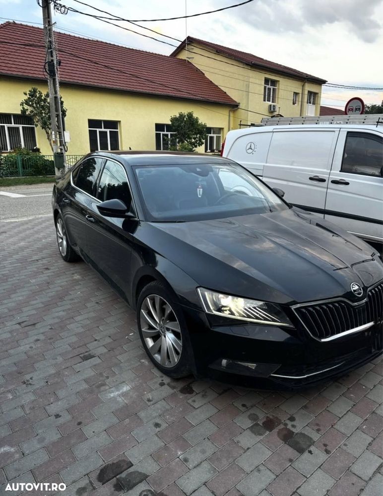 Skoda Superb 2.0 TDI DSG Style - 4