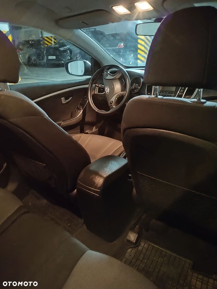 Hyundai i30 1.6 GDI Classic + - 20