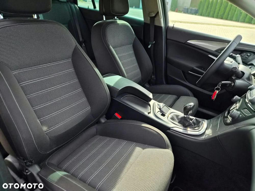 Opel Insignia - 30
