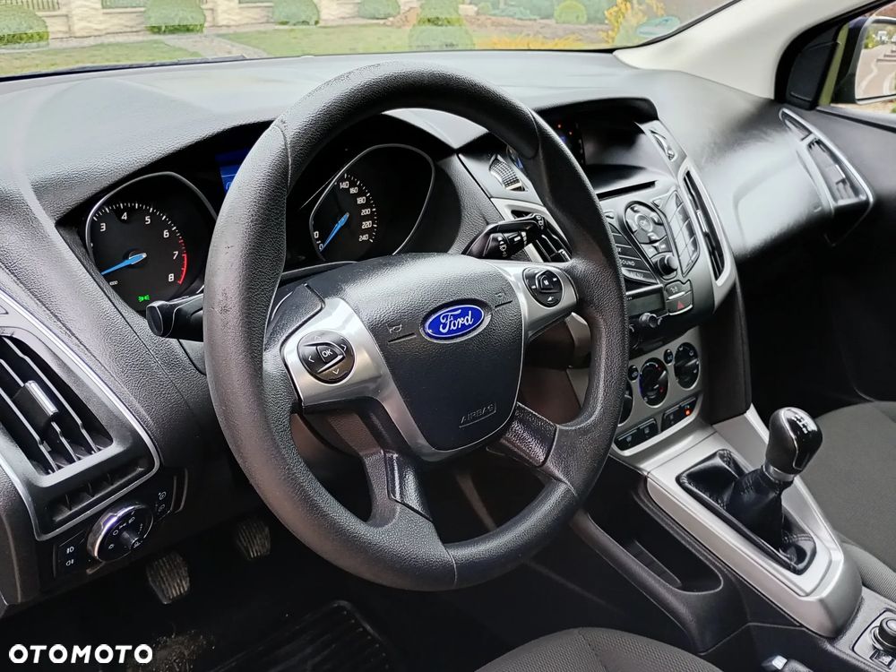 Ford Focus - 32