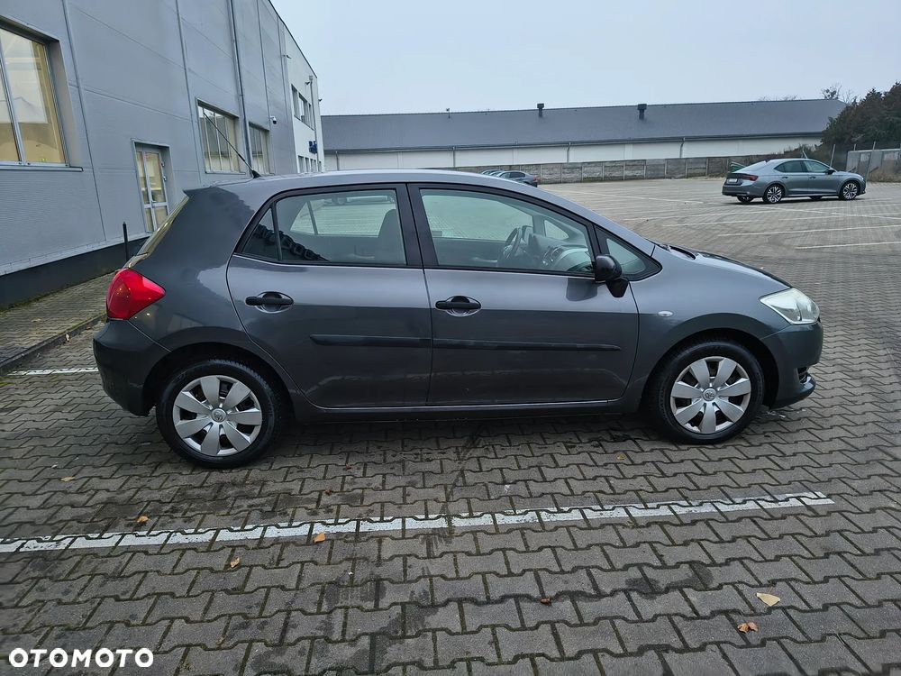 Toyota Auris - 2