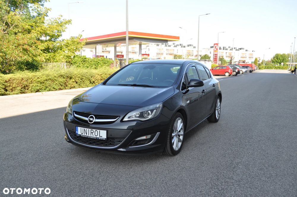 Opel Astra 1.4 Turbo Exklusiv - 2