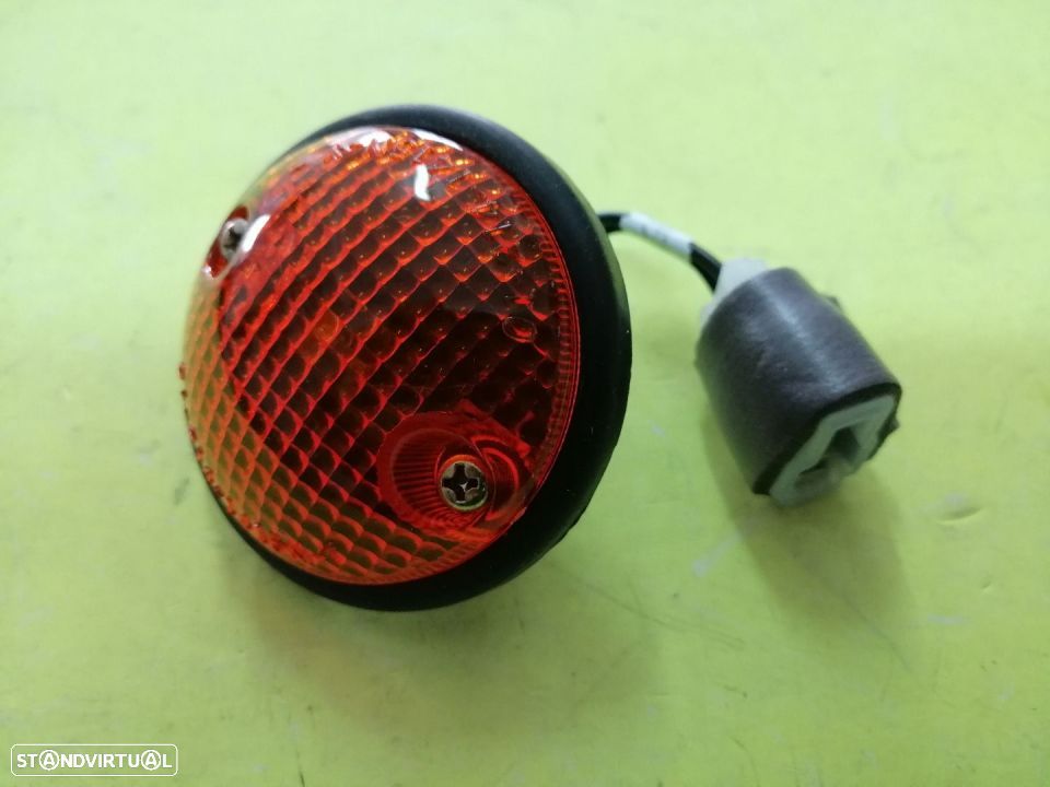 Piscas laterais do guardalamas Mitsubishi Pajero V24 V44 NOVOS - 1